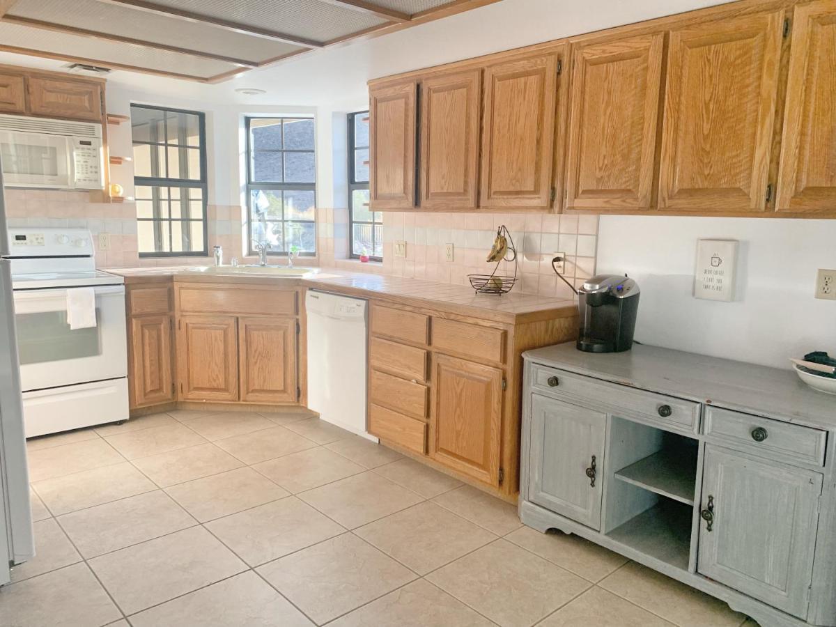 Desert Getaway - Centrally Located, Trail Access Steps Away! Lake Havasu City Bagian luar foto