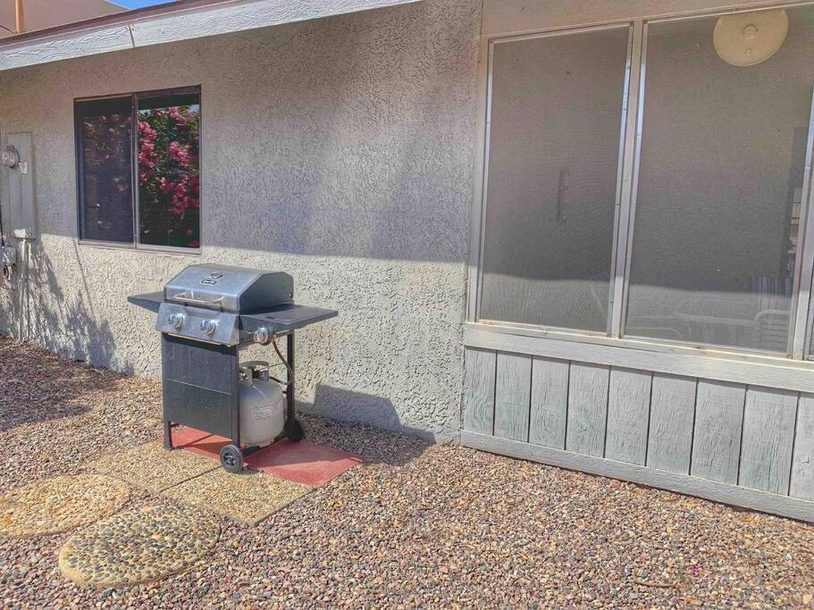 Desert Getaway - Centrally Located, Trail Access Steps Away! Lake Havasu City Bagian luar foto